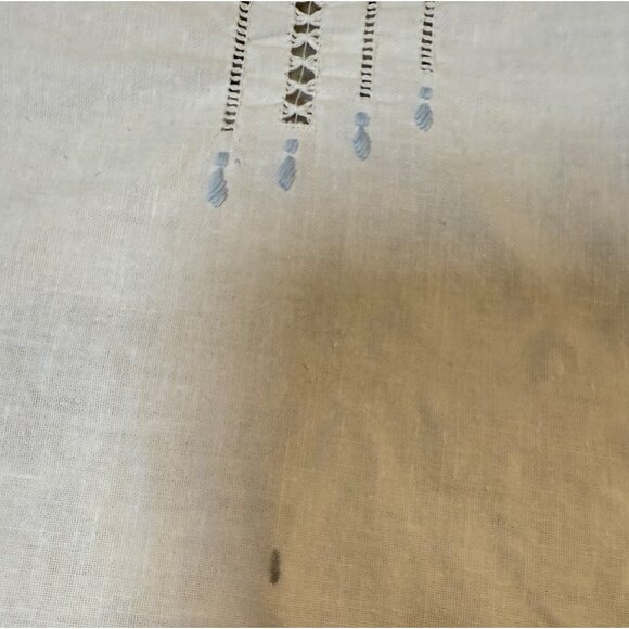 VTG Tablecloth Floral Embroidery Cutwork Scalloped Edges 130 x 65 Cottage Read - Picture 6 of 9